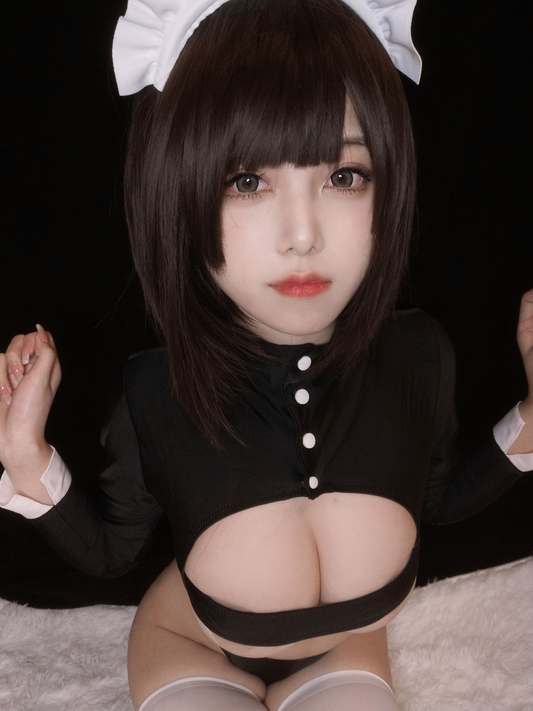 [网红COSER] 萌系小姐姐蜜汁猫裘 - 歪萌高叉女仆自拍