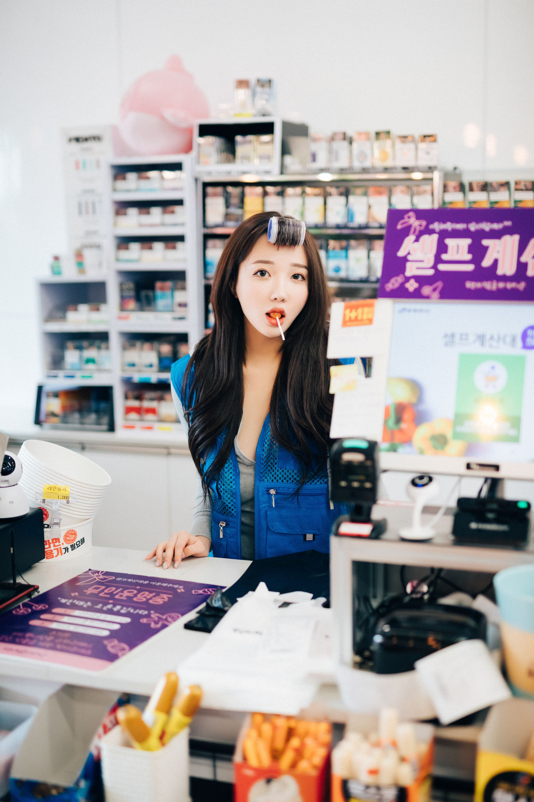 [LOOZY]  Yeeun - Convenience store part timer S.Ver