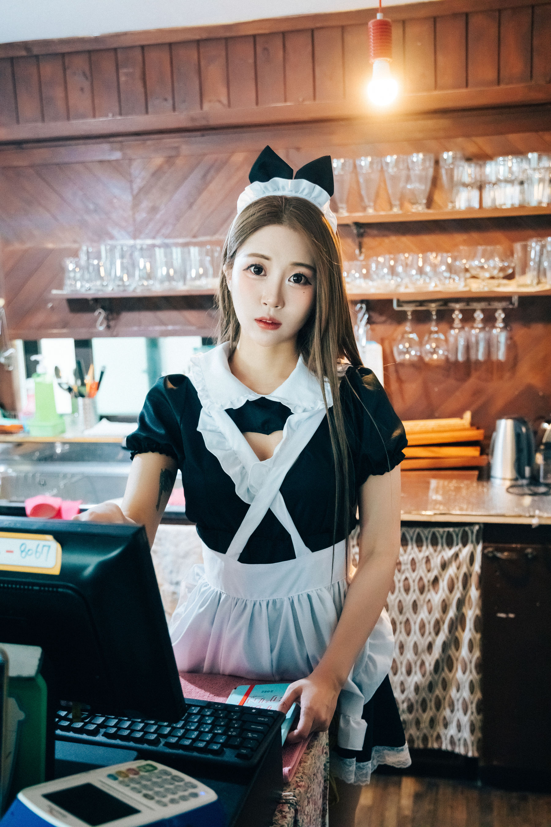 [LOOZY] Bomi - Maid cafe 