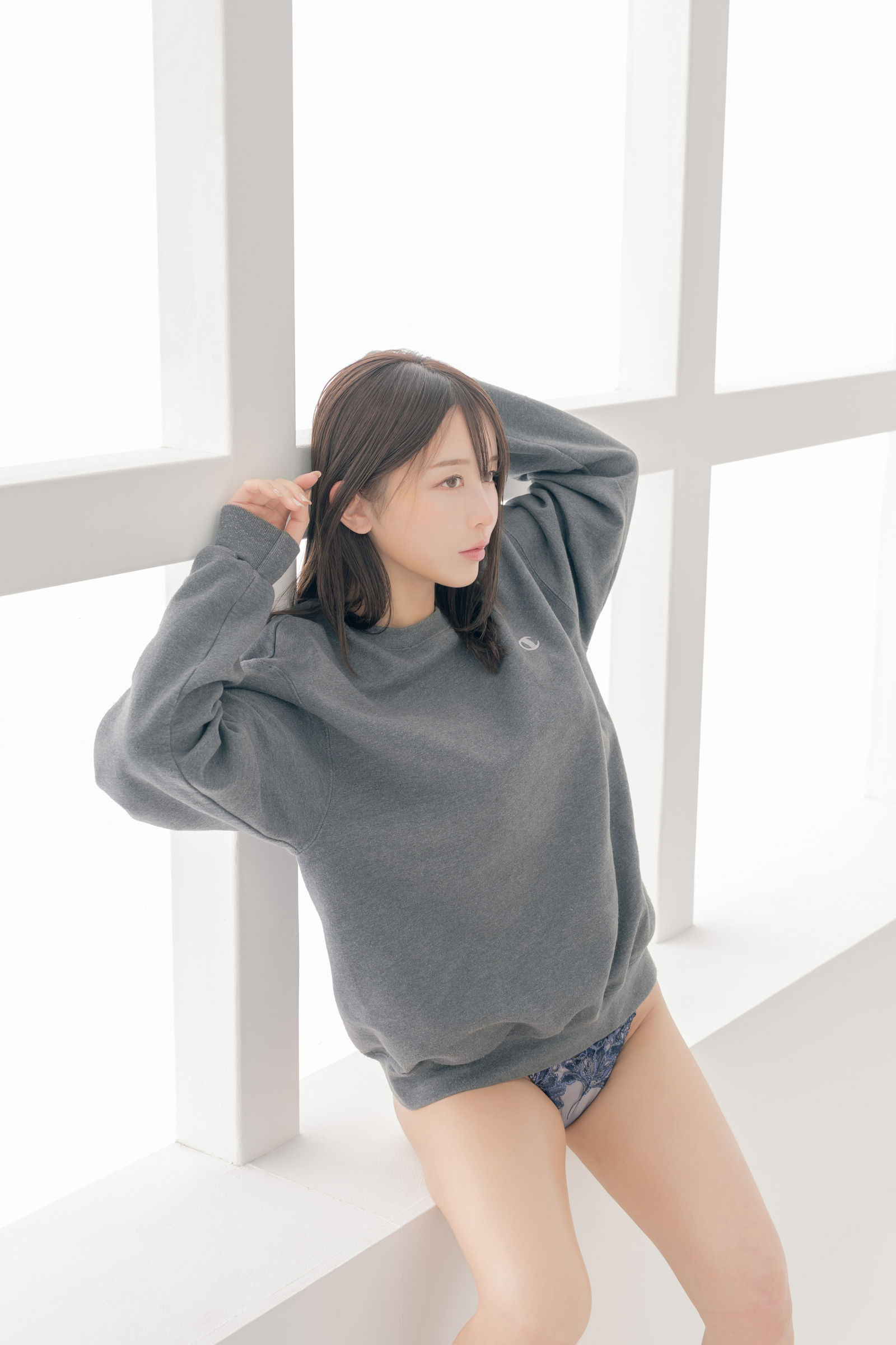 いくみ – (193iKkyu3) [Fantia] [2024.01.31] Sweatshirt×Lingerie