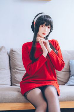 微博妹纸霜月shimo - Yor Forger  Red Sweater