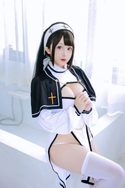 Cosplay 日奈娇 - 圣洁修女