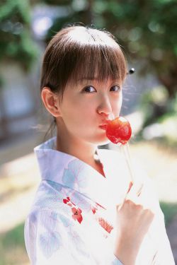 小松彩夏《オトナ？コドモ？》 [YS Web] Vol.135